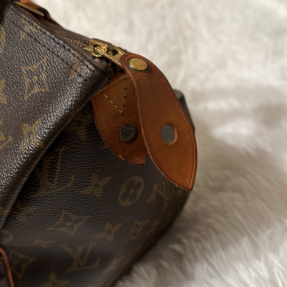 Authentic Louis Vuitton Speedy 30 - Picture 4 of 12